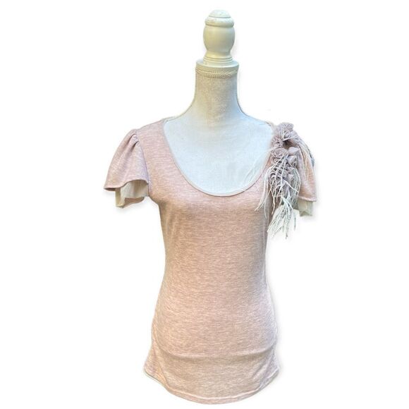 ANTHROPOLOGIE LULUMARI FLOWER FEATHER EMBELLISHED SHORT SLEEVE RUCHED TOP MEDIUM - Picture 3 of 15